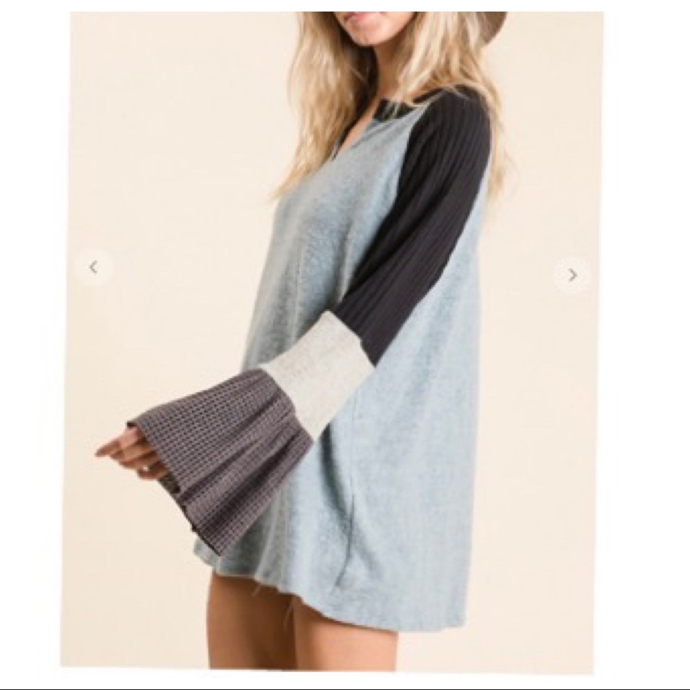 ✨LAST ONE✨BOHO COLOR BLOCK BELL SLEEVES TOP - Picture 4 of 9
